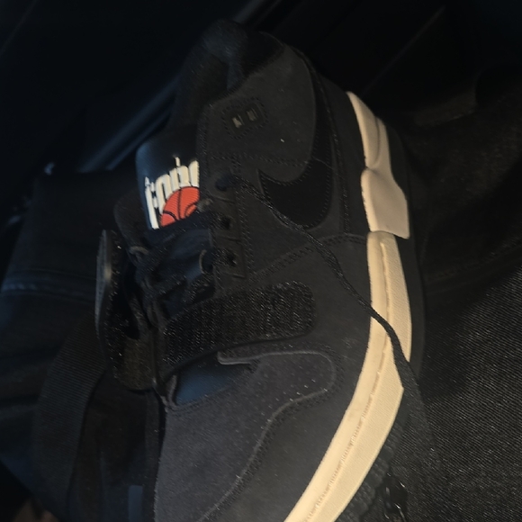 Nike Men's Black and Cream Sneakers - Picture 6 of 10